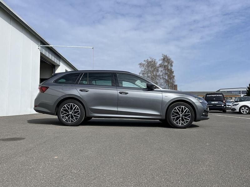 Gebraucht Skoda Octavia Clever 150 PS (110 kW) 2021 Grau Kombi