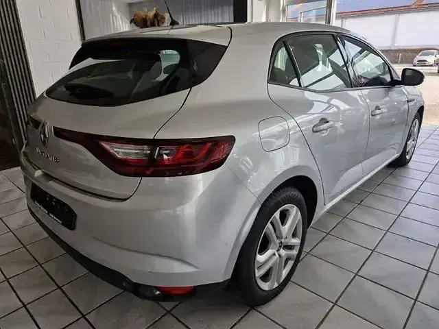 Gebraucht Renault Mégane Play 132 PS (97 kW) 2017 Grau Limousine