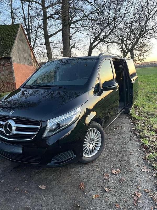 Gebraucht Mercedes V220 163 PS (119 kW) 2019 Schwarz Van / Kleinbus