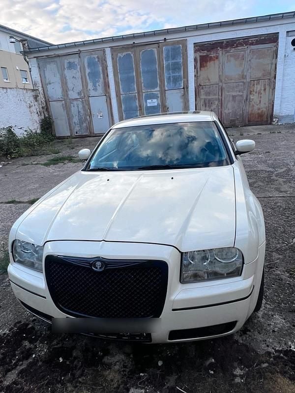 Weiß Gebraucht 2004 Chrysler 300 Limousine | 3.800 € - Bild 1/4