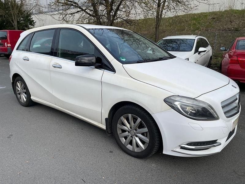 Gebraucht Mercedes B180 109 PS (80 kW) 2012 Weiß Van / Kleinbus