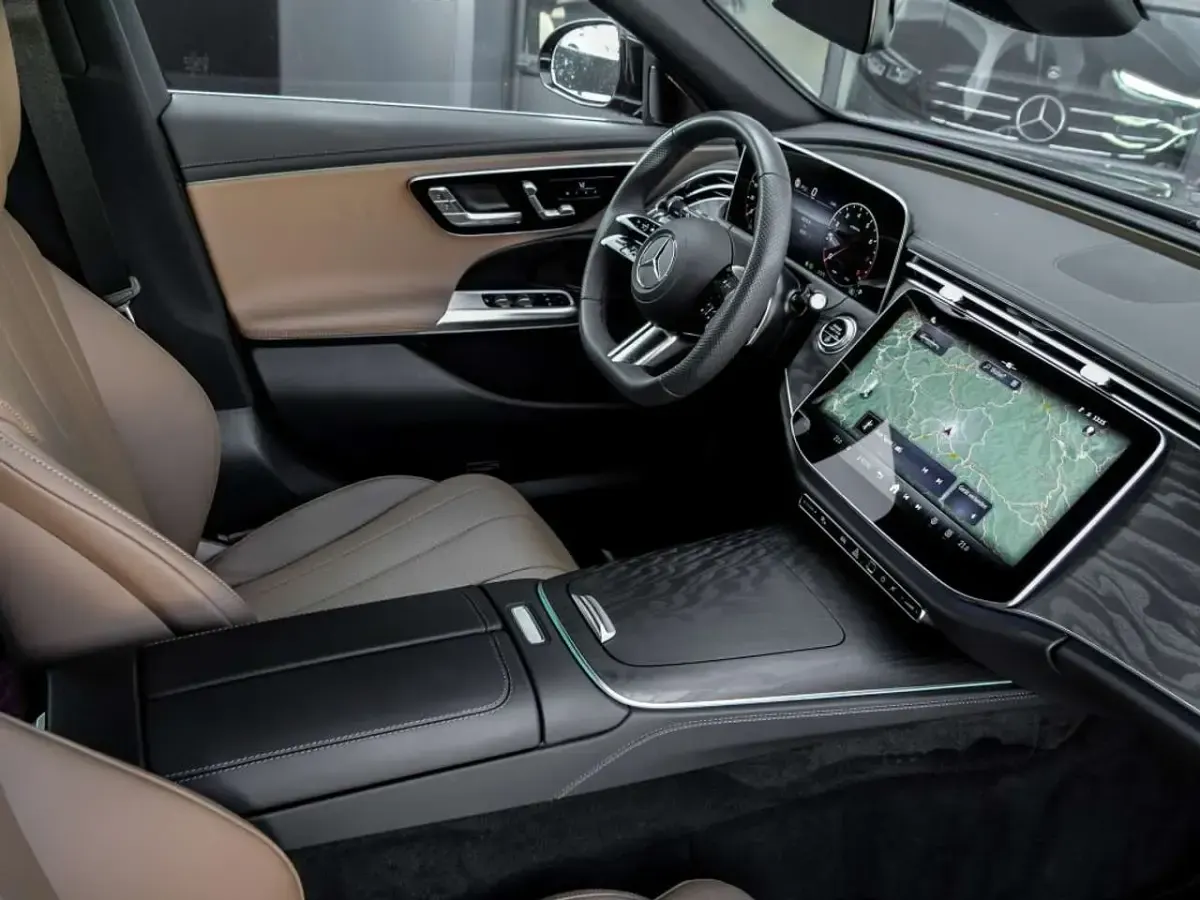 Second-hand Mercedes E200 AMG 204 CP (150 kW) 2025 Negru Break