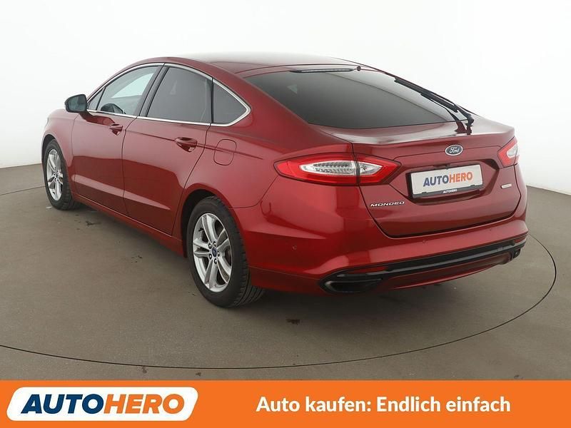 Gebraucht Ford Mondeo Titanium 203 PS (149 kW) 2015 Rot Limousine