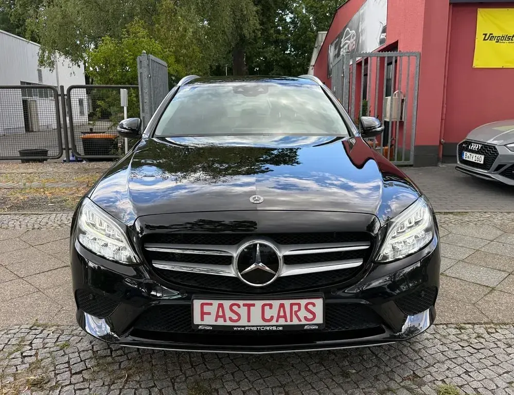 Gebraucht Mercedes C220 Avantgarde 194 PS (142 kW) 2019 Schwarz Limousine