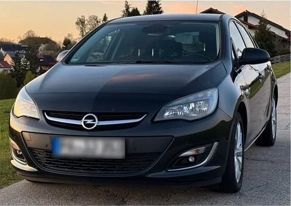 Gebraucht Opel Astra Active 140 PS (102 kW) 2013 Schwarz Kleinwagen