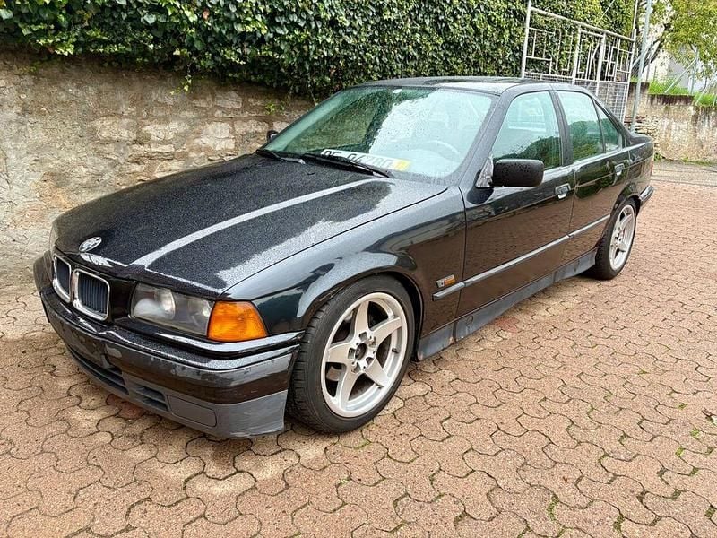 Schwarz Gebraucht 1996 BMW 318 Performance Limousine | 1.900 € (Guter Preis) - Bild 1/4
