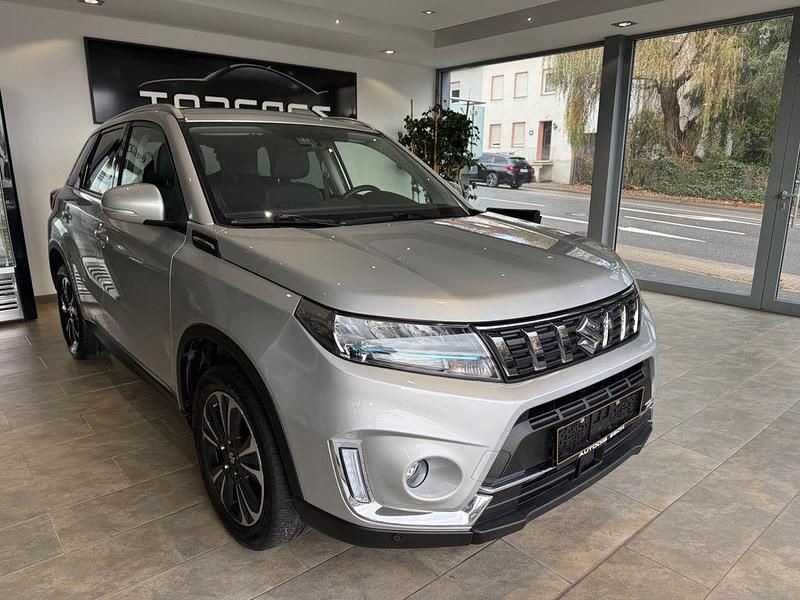 Silber Gebraucht 2022 Suzuki Vitara Comfort+ SUV | 16.490 € (Guter Preis) - Bild 1/4