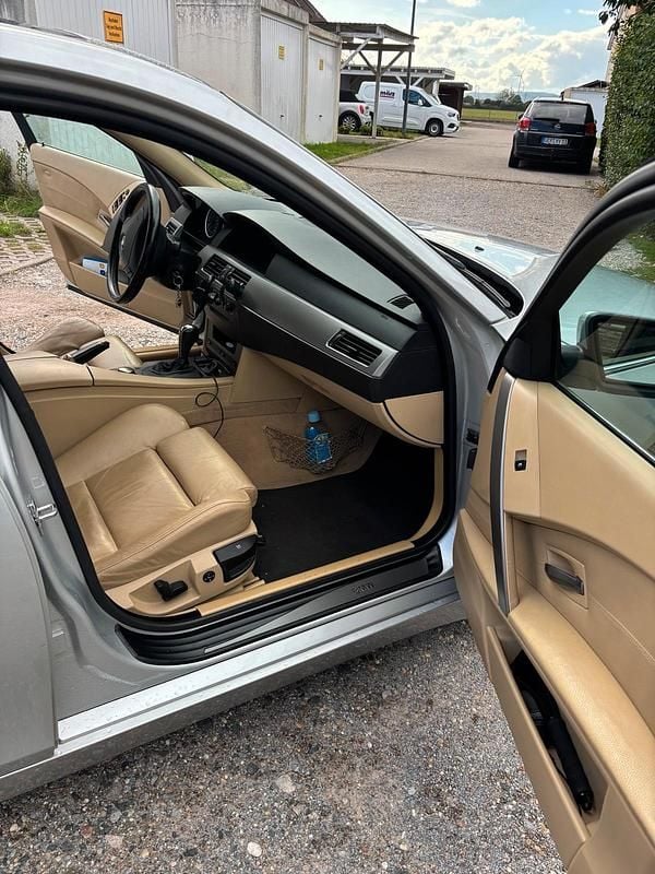 Gebraucht BMW 525 177 PS (130 kW) 2004 Silber Limousine
