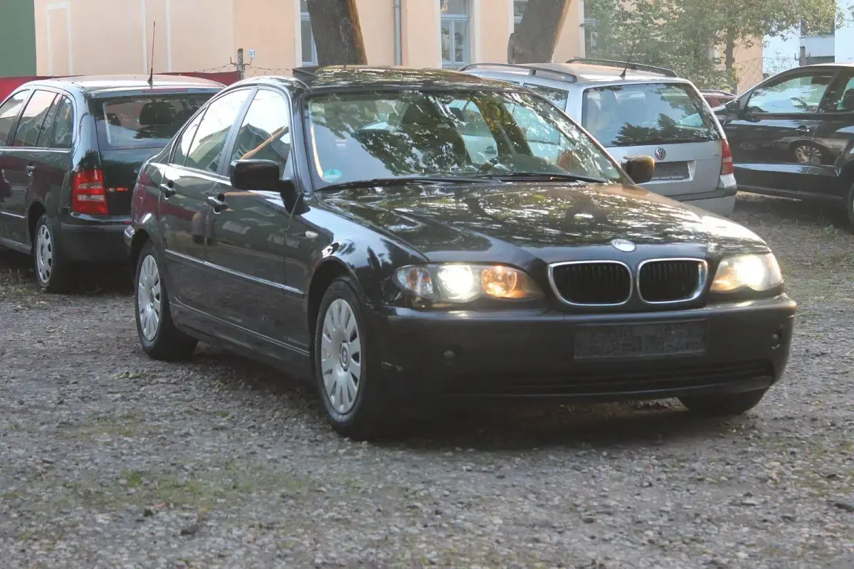 Gebraucht BMW 316 116 PS (85 kW) 2002 Schwarz Limousine