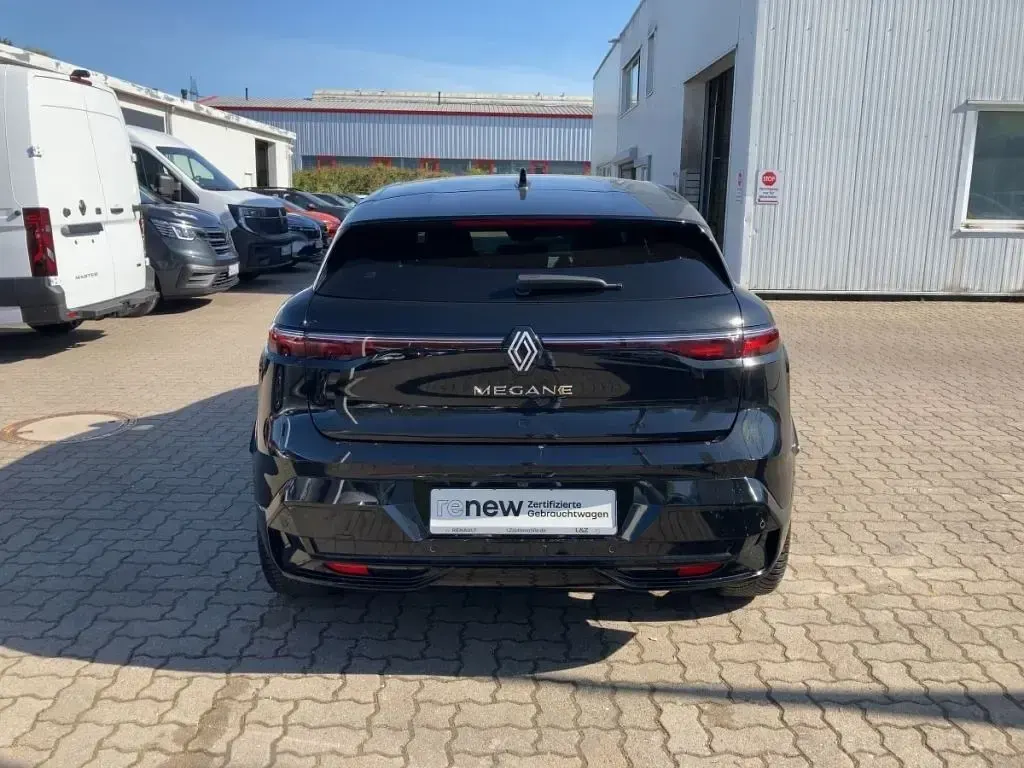 Używany Renault Mégane Techno 160 kW (218 KM) 2022 Czarny Sedan/Limuzyna