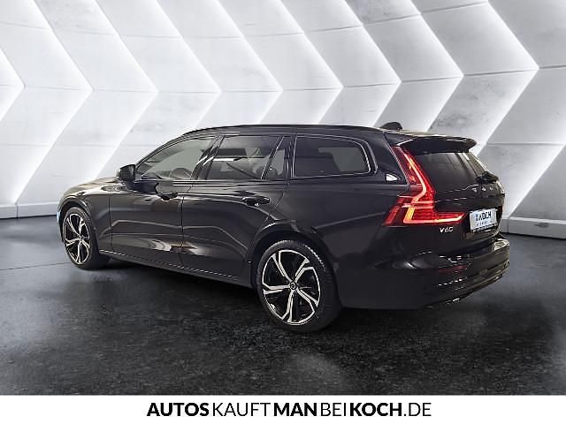 Gebraucht Volvo V60 145 PS (106 kW) 2024 Kombi