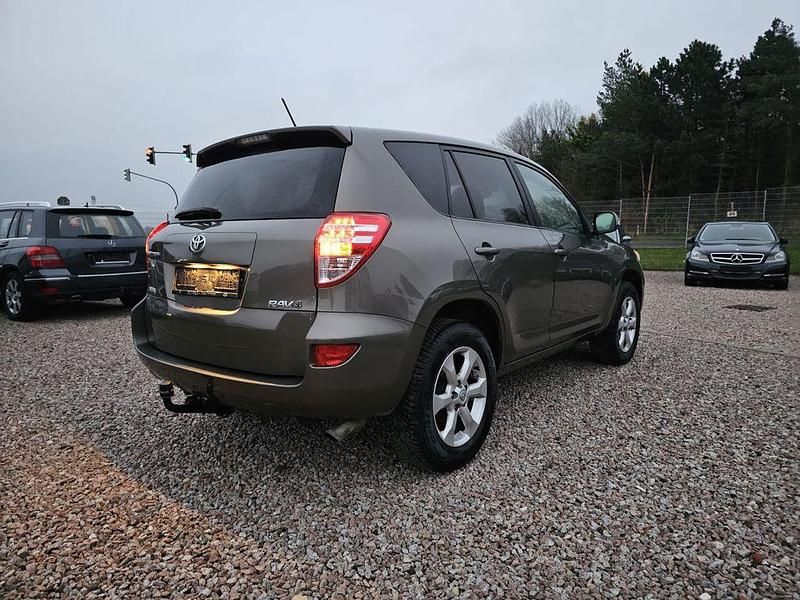 Gebraucht Toyota RAV4 Executive 150 PS (110 kW) 2012 Braun SUV