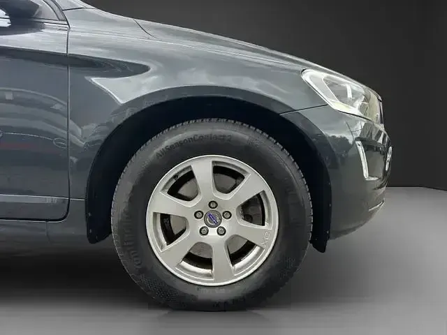 Gebraucht Volvo XC60 Kinetic 215 PS (158 kW) 2014 Silber/grau (metallic) SUV