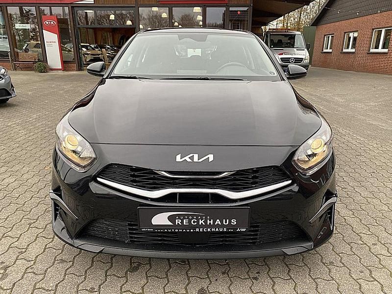 Gebraucht Kia Ceed Vision 140 PS (102 kW) 2024 Schwarz (1k zilinaschwarz) Kleinwagen