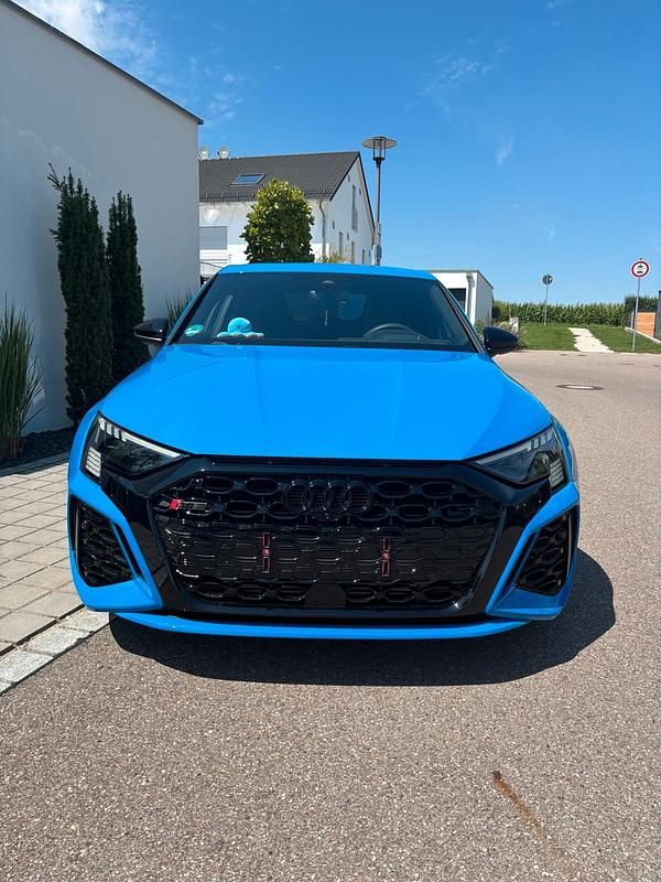 Blau Gebraucht 2023 Audi RS3 Kleinwagen | 55.999 € (Superpreis) - Bild 1/4