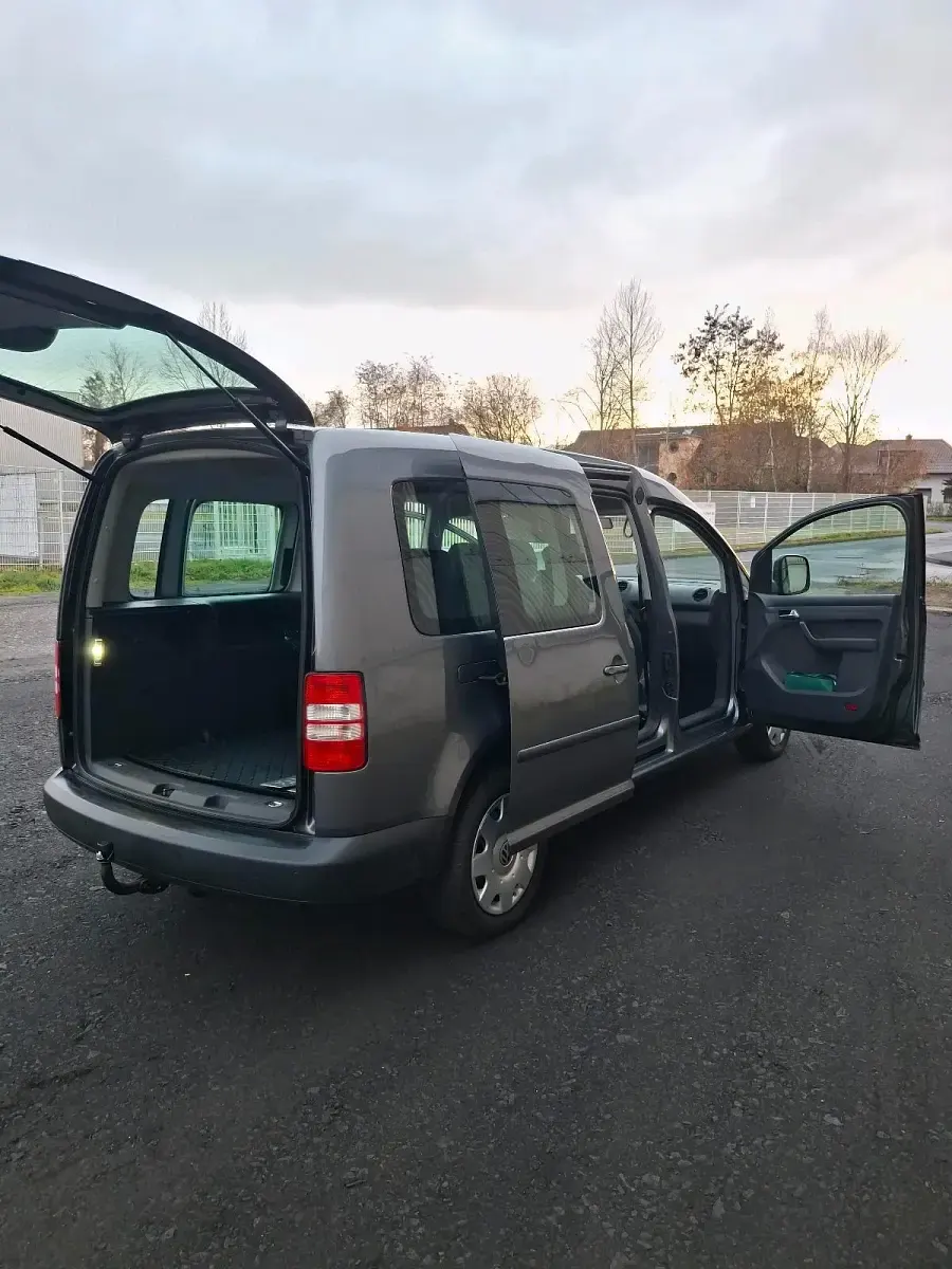 Gebraucht VW Caddy Maxi Team 102 PS (75 kW) 2015 Grau Van / Kleinbus