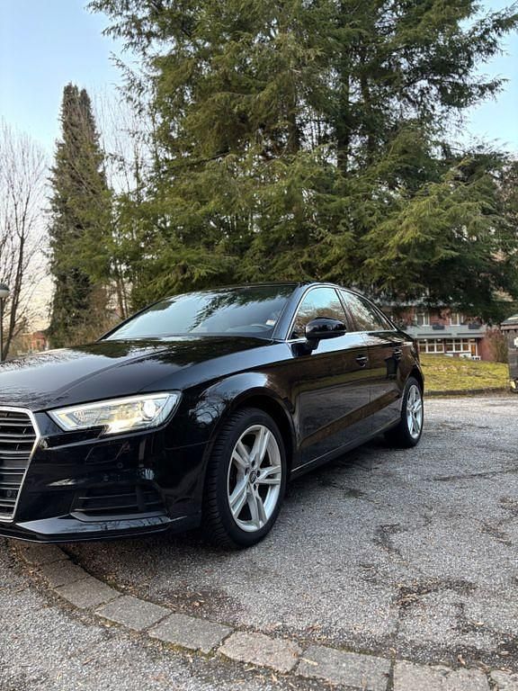 Gebraucht Audi A3 Sport 116 PS (85 kW) 2018 Schwarz Limousine