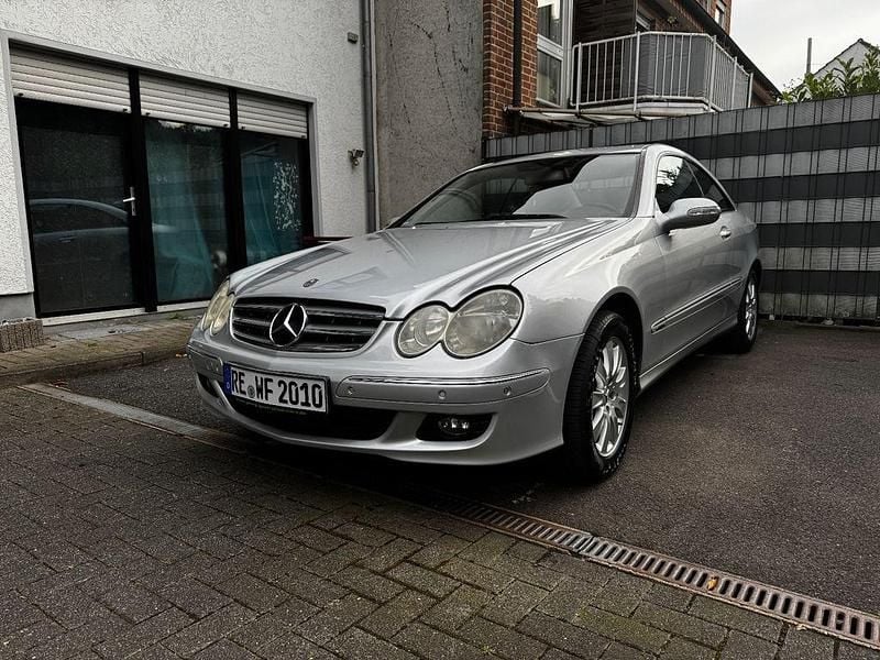 Silber Gebraucht 2006 Mercedes CLK220 Avantgarde Coupé | 4.000 € (Superpreis) - Bild 1/4