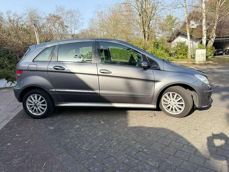 Gebraucht Mercedes B200 Edition 136 PS (100 kW) 2009 Grau Van / Kleinbus