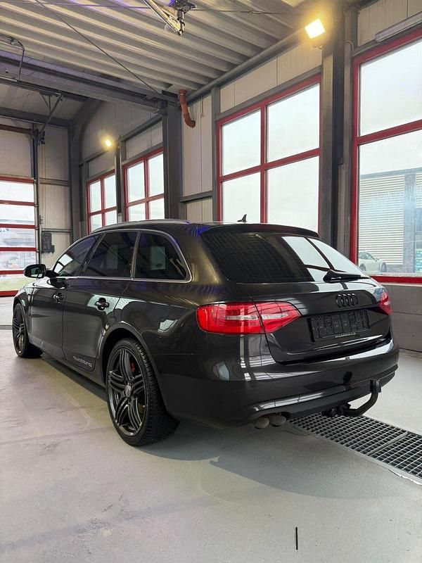 Gebraucht Audi A4 Comfort 245 PS (180 kW) 2013 Andere farben Kombi