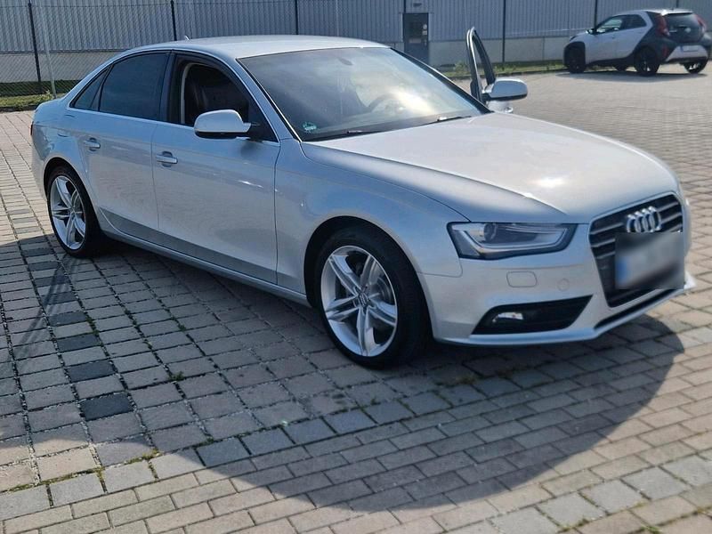 Gebraucht Audi A4 145 PS (106 kW) 2012 Silber Limousine