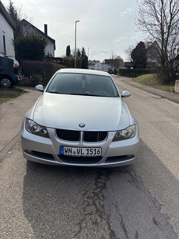 Gebraucht BMW 318 143 PS (105 kW) 2007 Silber Limousine