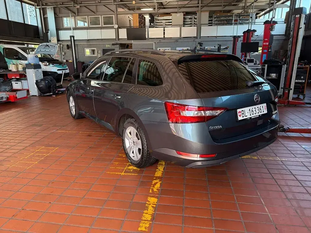 Gebraucht Skoda Superb Ambition 150 PS (110 kW) 2018 Grau Kombi