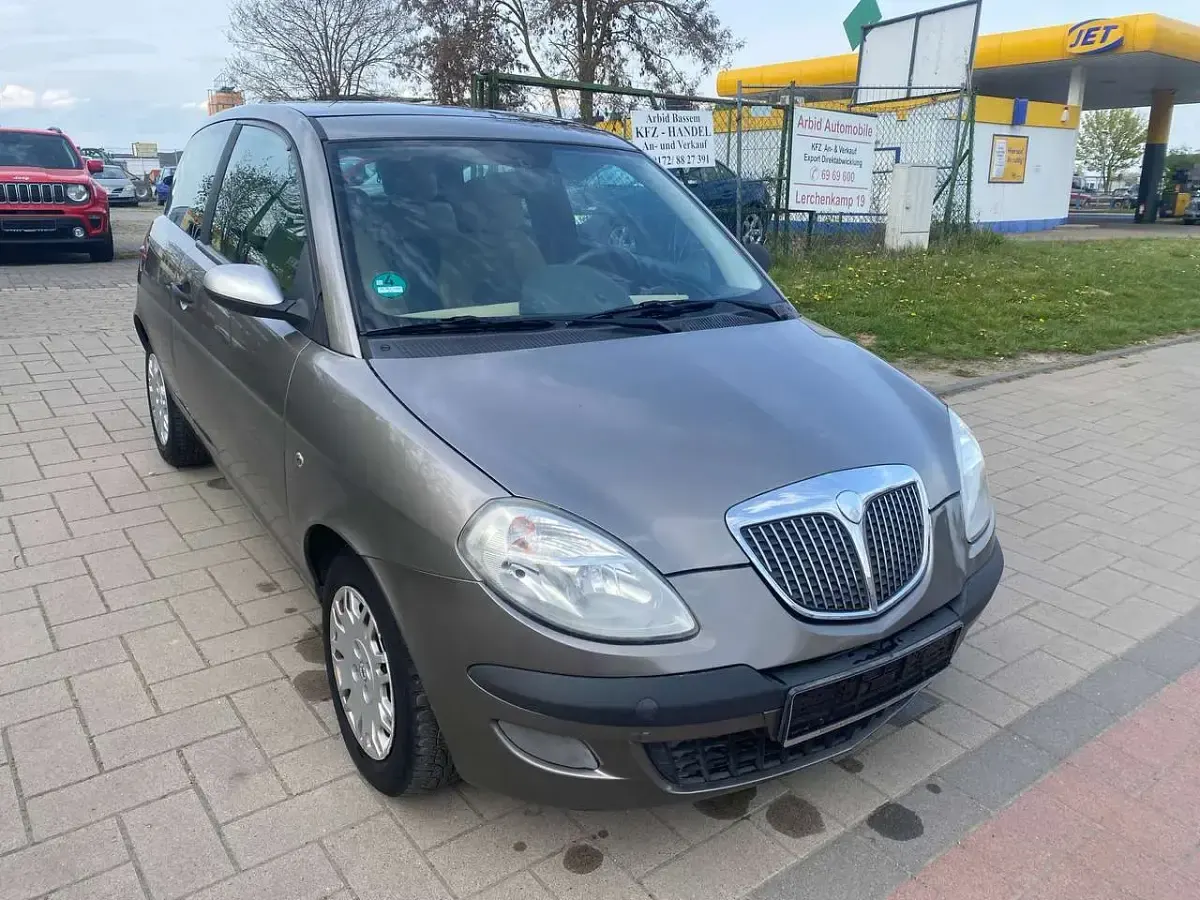 Gebraucht Lancia Ypsilon 60 PS (44 kW) 2004 Grau/perla/rossini Kleinwagen