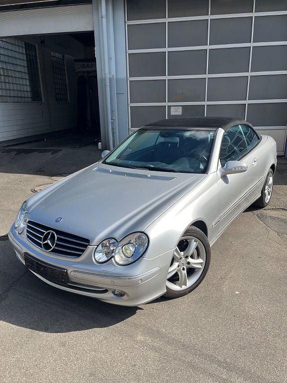 Silber Gebraucht 2003 Mercedes CLK500 Avantgarde Cabrio | 18.000 € - Bild 1/4