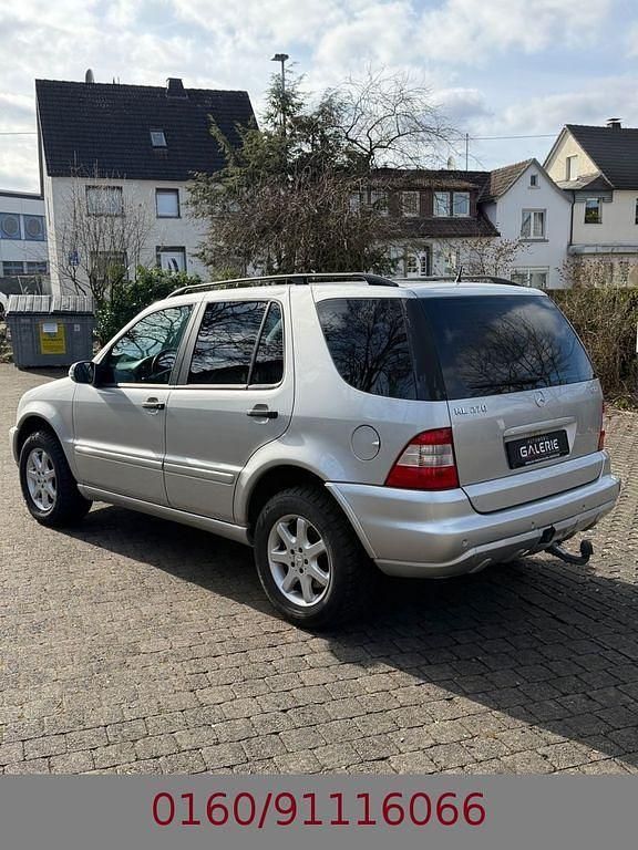 Gebraucht Mercedes ML270 163 PS (119 kW) 2004 Silber SUV