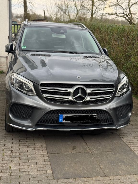 Grau Gebraucht 2018 Mercedes GLE350 SUV | 32.450 € (Guter Preis) - Bild 1/4