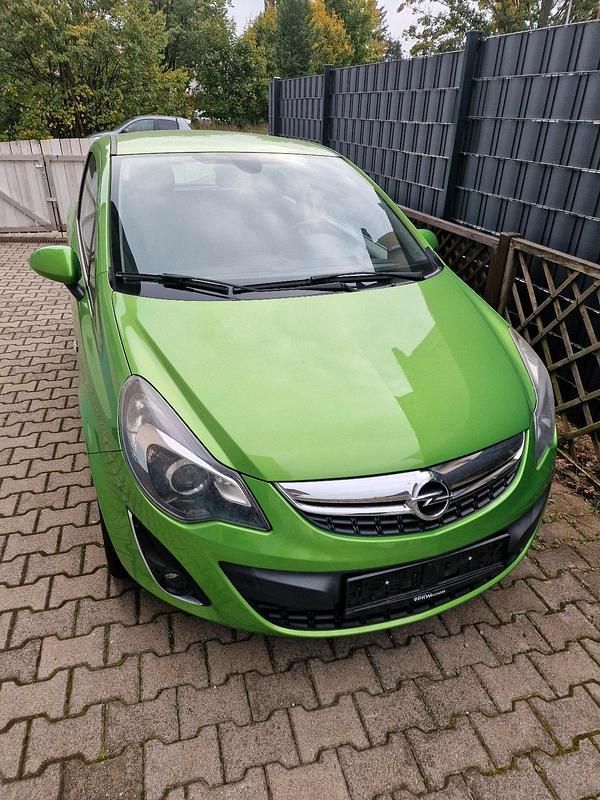Gebraucht Opel Corsa 87 PS (63 kW) 2014 Grün Kleinwagen