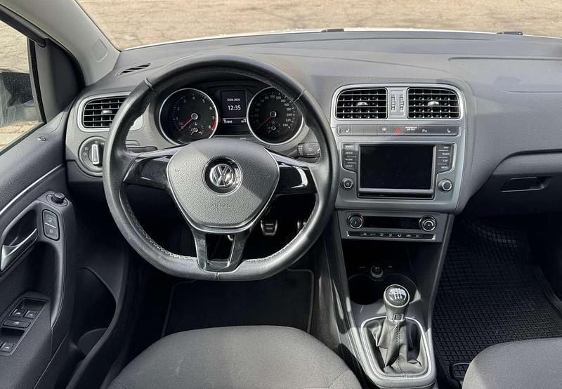 Używany VW Polo Allstar 60 KM (44 kW) 2017 Biały Hatchback