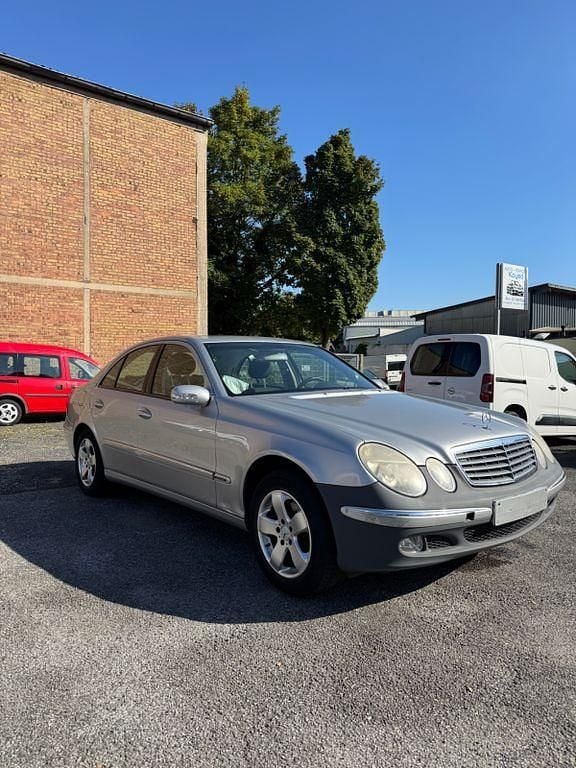 Silber Gebraucht 2003 Mercedes E200 Elegance Limousine | 1.650 € (Guter Preis) - Bild 1/4