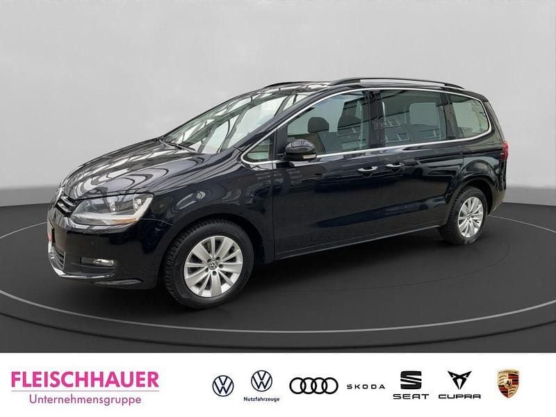 Schwarz Gebraucht 2023 VW Sharan Comfortline Van / Kleinbus | 25.980 € (Guter Preis) - Bild 1/4