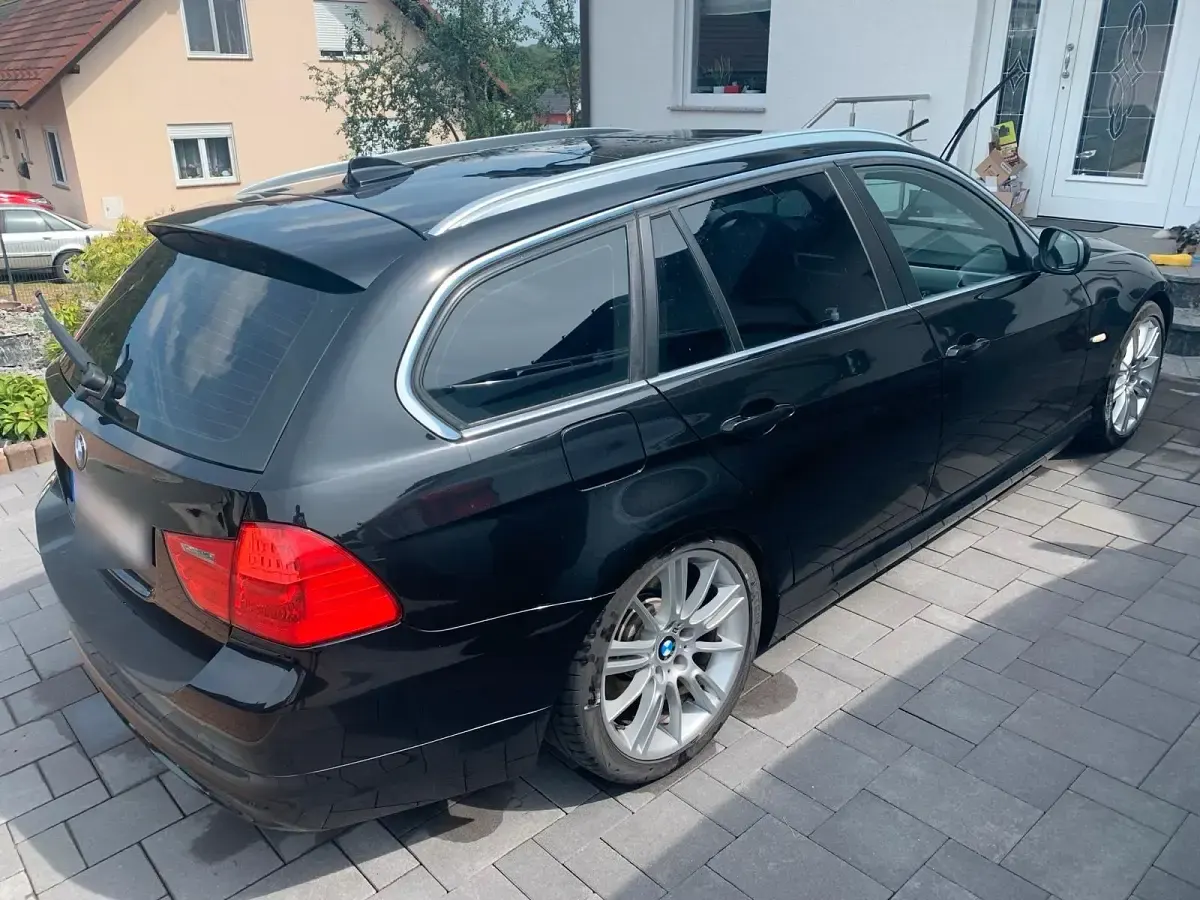 Gebraucht BMW 325 Comfort Edition 204 PS (150 kW) 2012 Schwarz Kombi