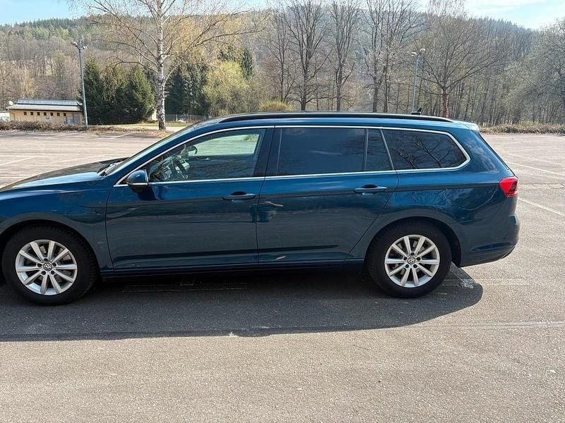 Usata VW Passat 150 CV (110 kW) 2020 Blu Station wagon