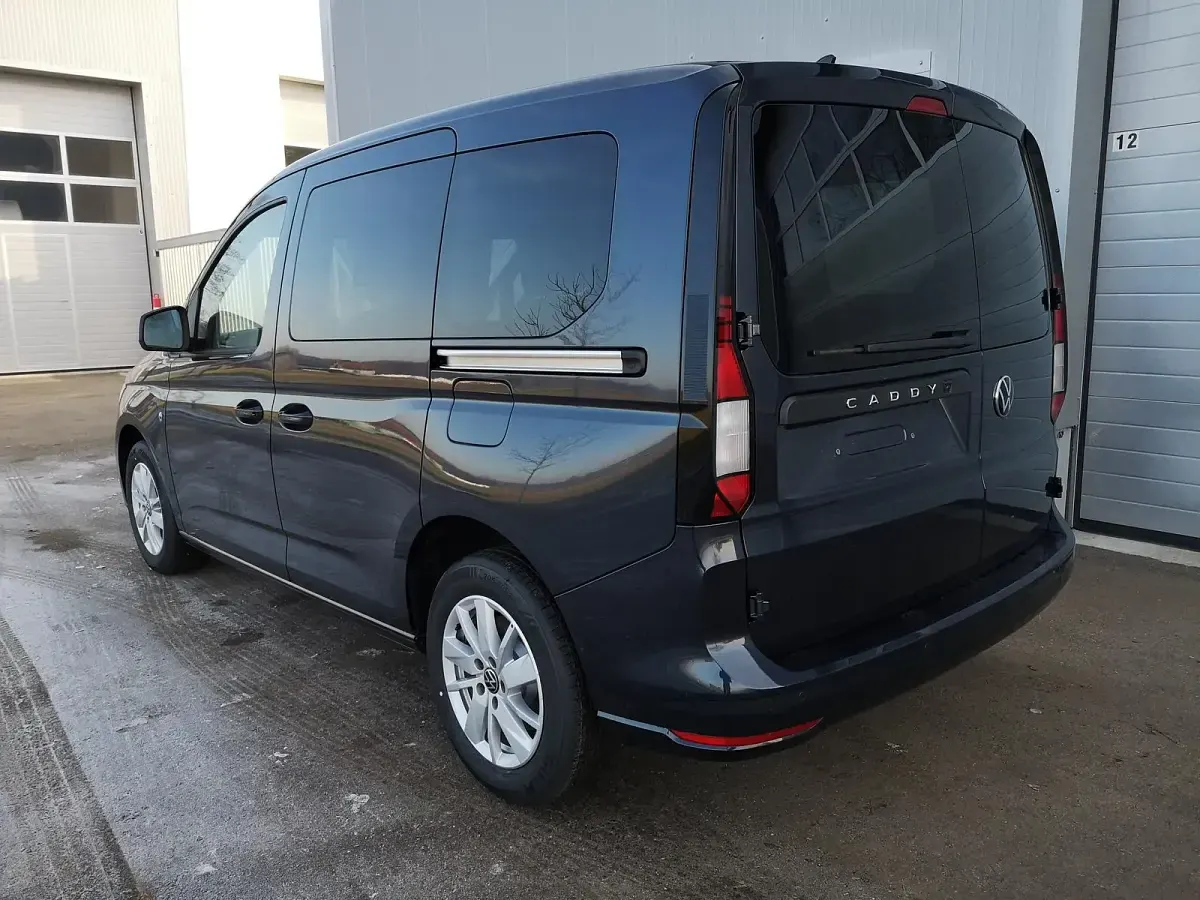 Neu VW Caddy 102 PS (75 kW) 2025 Blau (starlightblau metallic) Van / Kleinbus