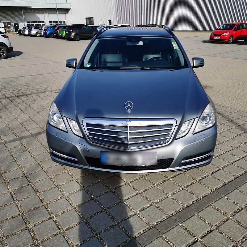 Używany Mercedes E350 Elegance 265 KM (194 kW) 2012 Szary Kombi