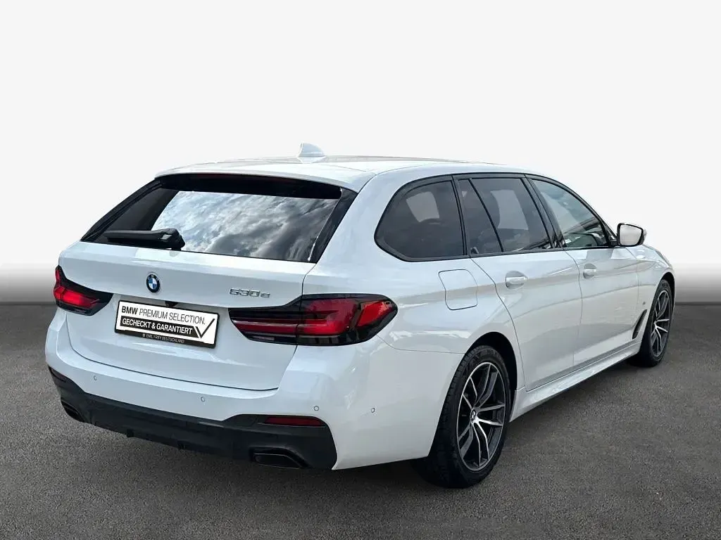 Gebraucht BMW 530e Sport Line 184 PS (135 kW) 2022 Weiß Kombi