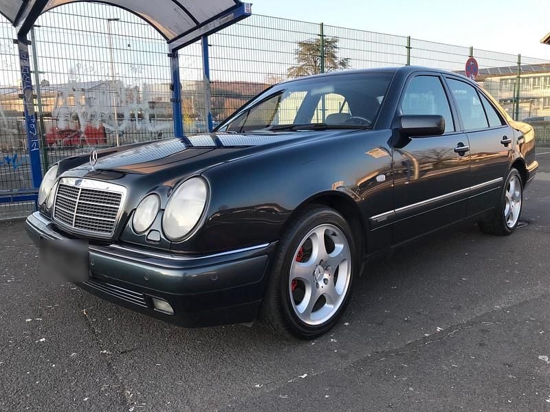 Gebraucht Mercedes E320 224 PS (164 kW) 1998 Blau Limousine