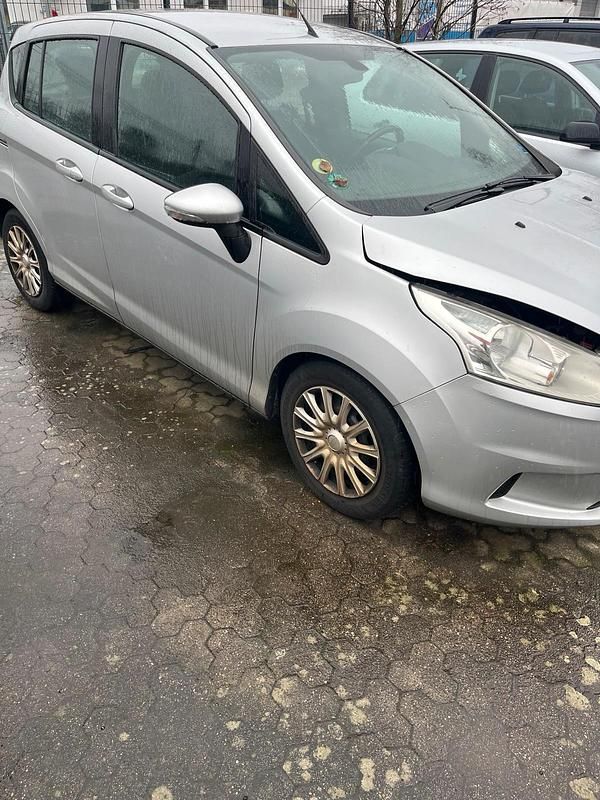 Gebraucht Ford B-MAX 80 PS (58 kW) 2013 Silber Van / Kleinbus
