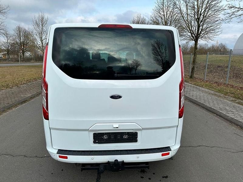 Gebraucht Ford Tourneo Titanium 170 PS (125 kW) 2016 Weiß Van / Kleinbus