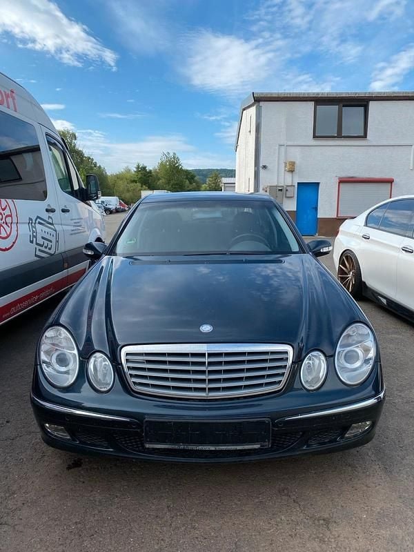 Schwarz Gebraucht 2002 Mercedes E320 Limousine | 3.500 € (Guter Preis) - Bild 1/4