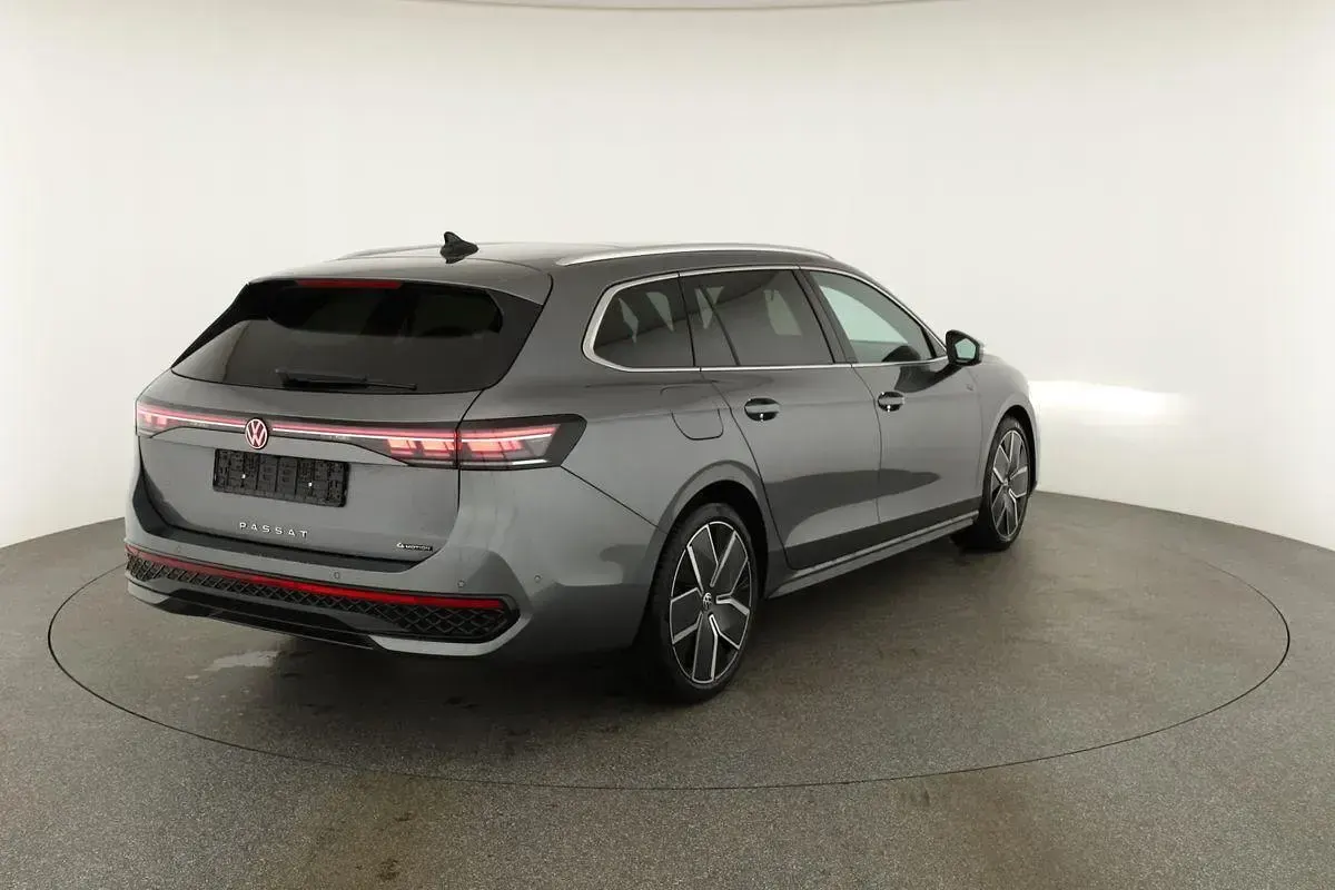 Neu VW Passat R-line 193 PS (141 kW) 2026 Diabasgrau metallic Kombi