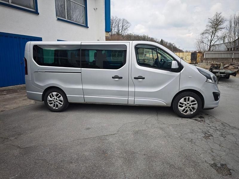Gebraucht Opel Vivaro 125 PS (91 kW) 2016 Silber Van / Kleinbus