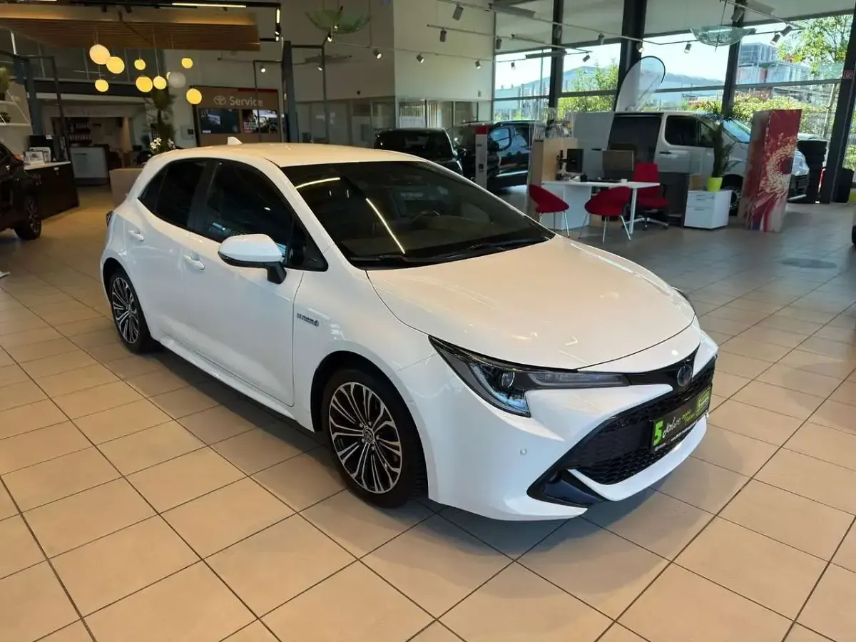 Gebraucht Toyota Corolla Club 184 PS (135 kW) 2019 Schneeweiss Limousine