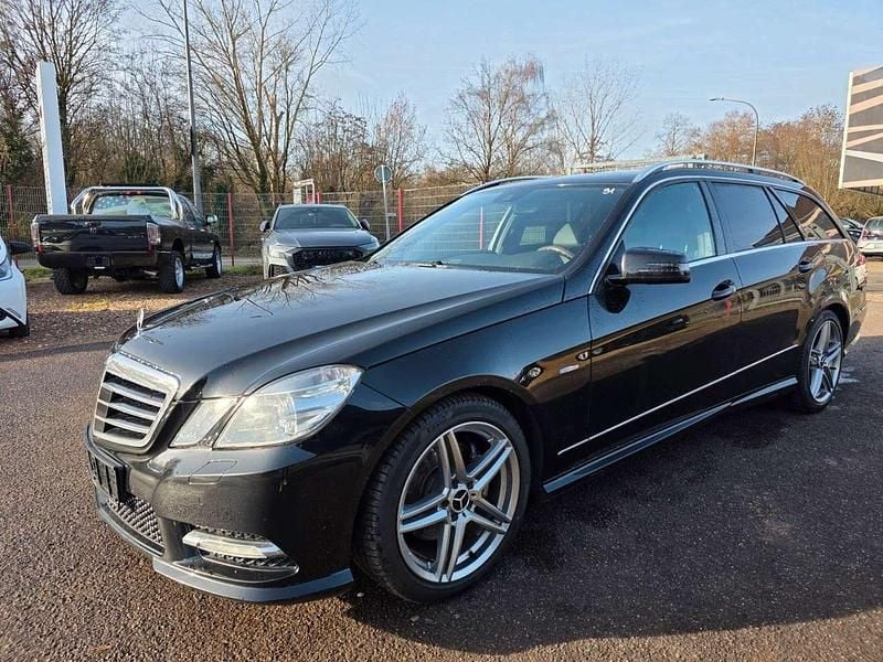 Schwarz Gebraucht 2010 Mercedes E300 Avantgarde Kombi | 10.990 € - Bild 1/4