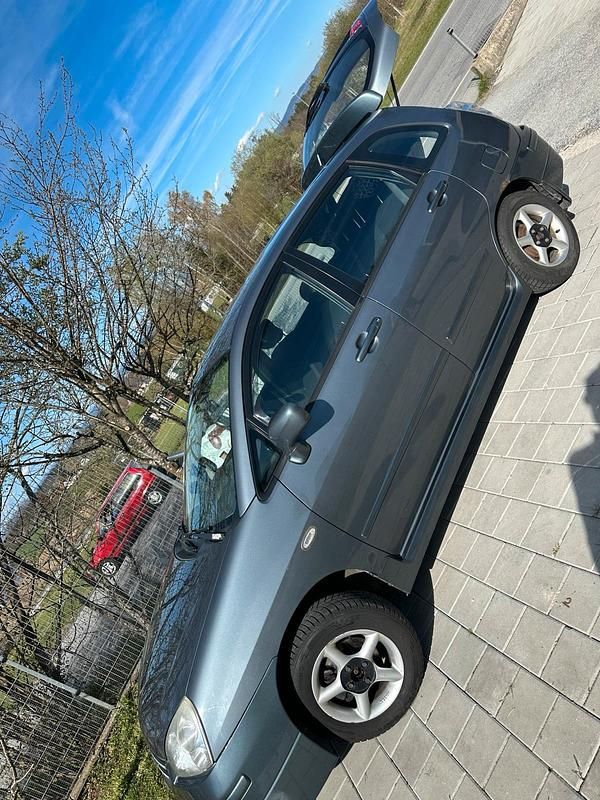 Gebraucht Suzuki Liana 107 PS (78 kW) 2007 Grau Limousine