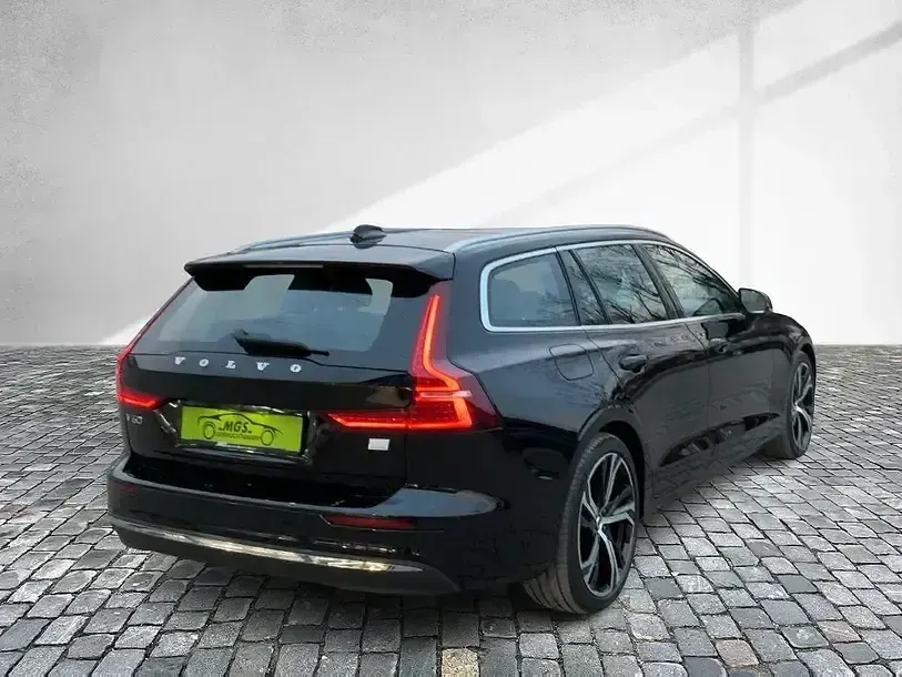 Gebraucht Volvo V60 Ultimate 456 PS (335 kW) 2022 Black stone Kombi